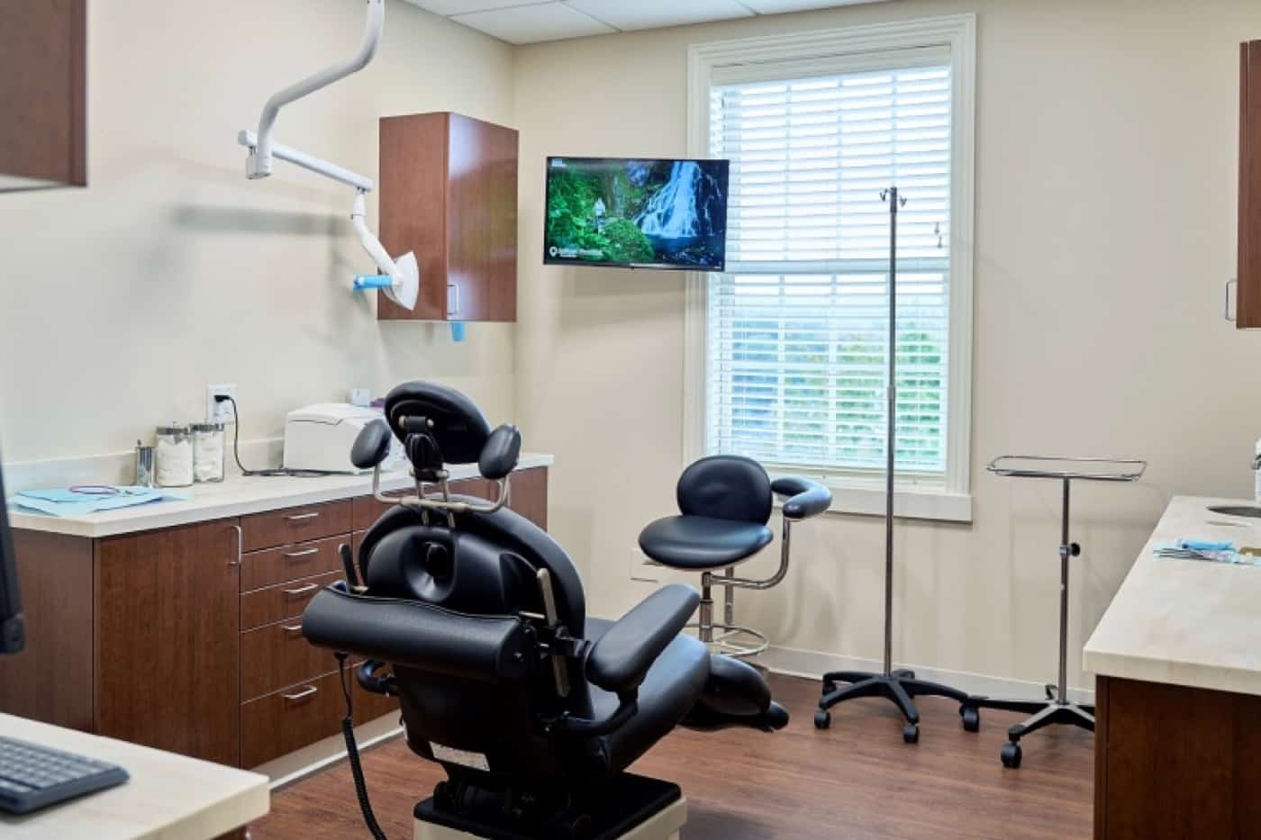 Surgical treatment room with natural light